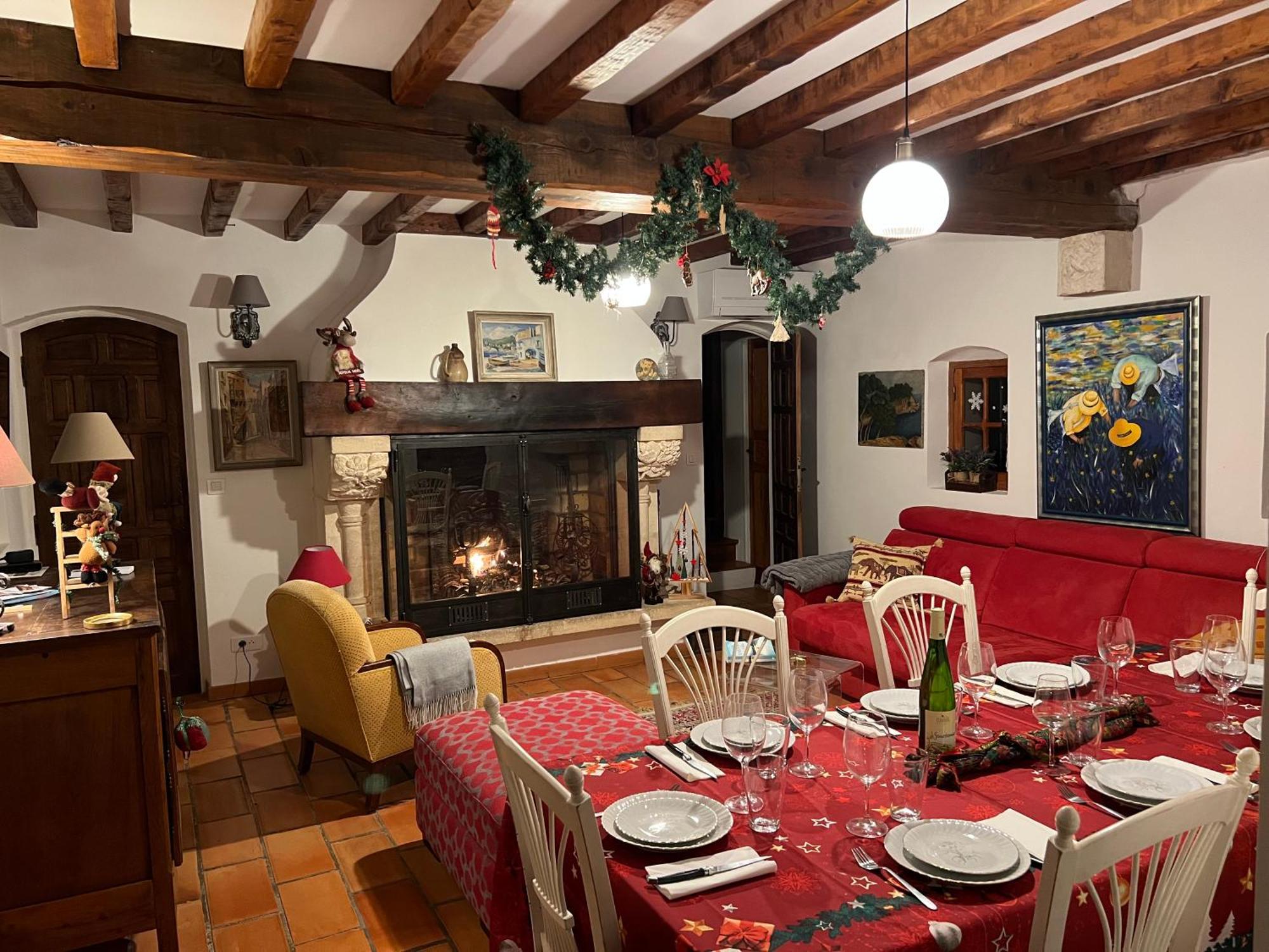 Jolie Maison En Plein Cœur Du Lubéron Hébergement de vacances Roussillon en Isere